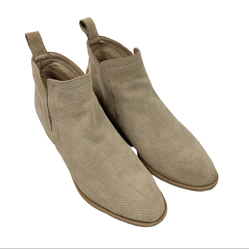 Dolce Vita Beige Perforated Suede Leather Low Heel Ankle Boots Women’s Size 7.5 - Picture 2 of 11